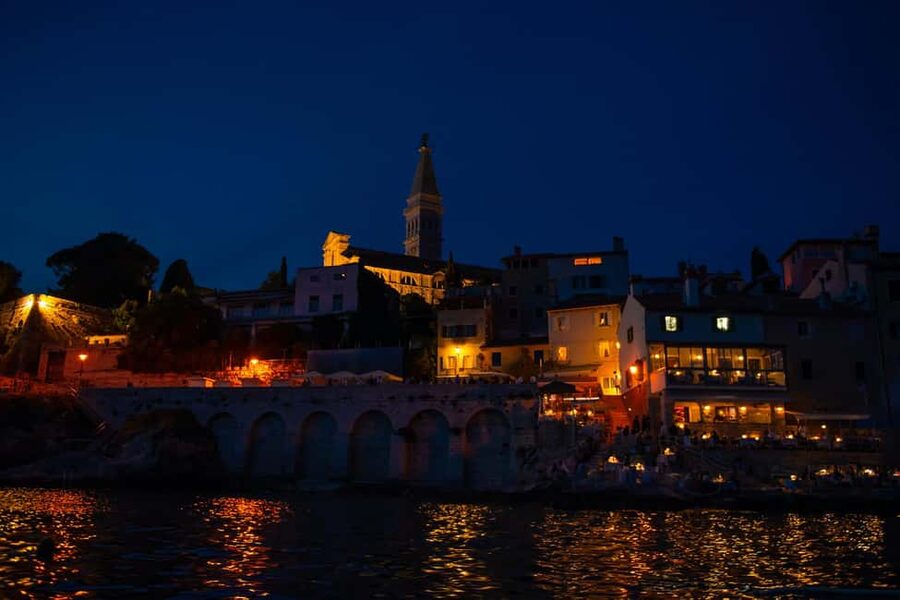 Rovinj: Private Luxury Old Town Night Boat Tour with Wine - Comfort, Clothing, and Who Should Skip It