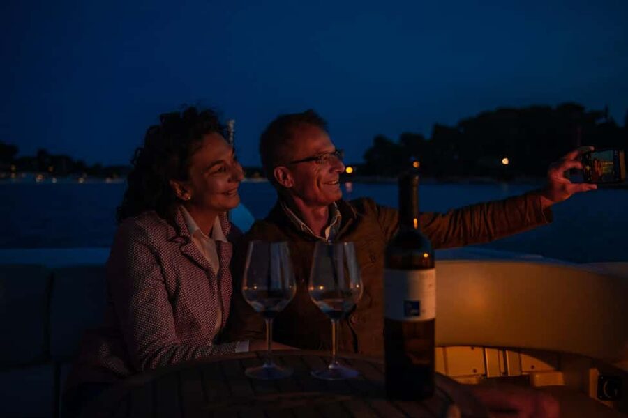 Rovinj: Private Luxury Old Town Night Boat Tour with Wine - The First 15 Minutes: Katarina Island and Resting Seabirds