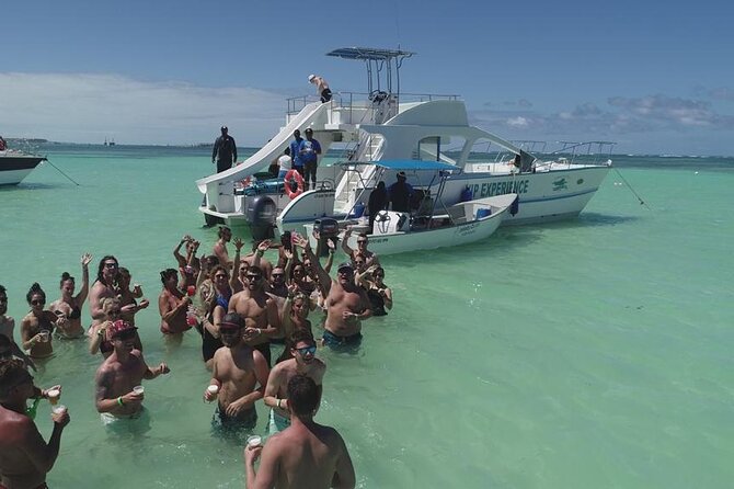 Sabina del Mar Party Boat VIP - Music, dancing, and the onboard bar