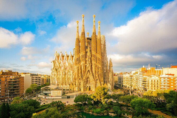 Sagrada Familia VIP Tour Skip the Line with Small Group - The crypt and Gaudí’s resting place