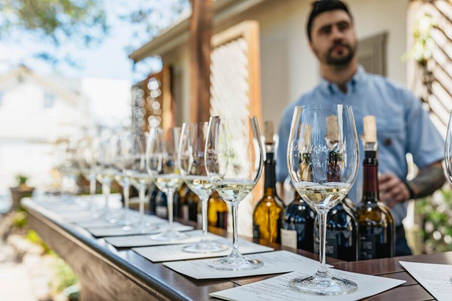 San Francisco: Luxury Small-Group Wine Tour of Napa Valley - A photo stop and lunch in Calistoga
