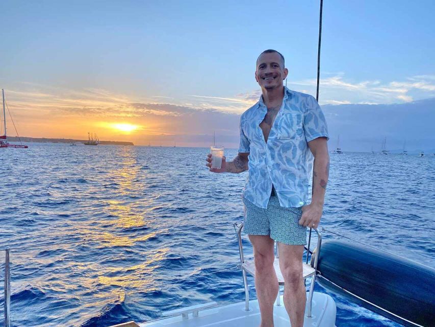 Santorini: Luxury Caldera Cruise with Full Greek Meal - Sunset sailing changes the mood