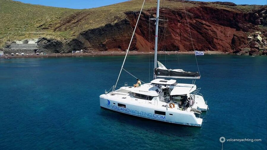 Santorini: Luxury Caldera Cruise With Meal & Drinks - Why Santorini looks better from the sea