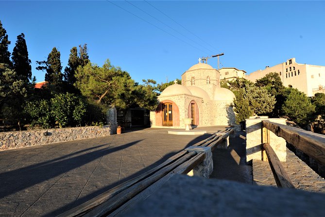 Santorini Luxury Custom Private Tour with Local guide - Heat, vehicles, and the important downside