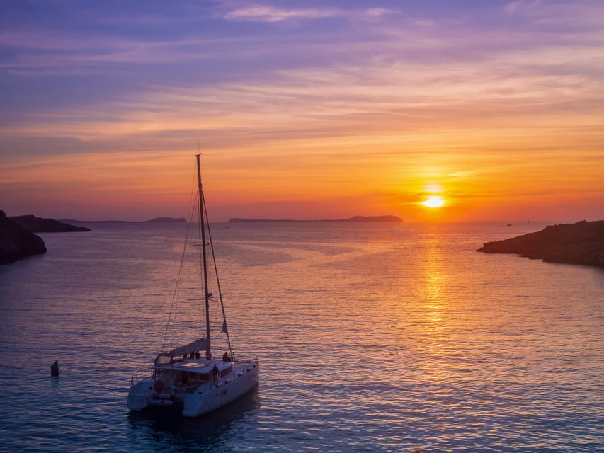 Santorini: Luxury Sunset Cruise with Dinner, BBQ, and Drinks - From your hotel to Vlychada Port