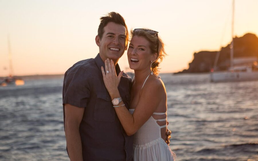 Santorini Proposal: A Luxury Photoshoot for Your Yes! Moment - How the 45 minutes unfold