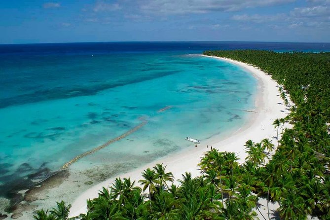 Saona Vip speedboat - Snorkeling and the limits of the water activity