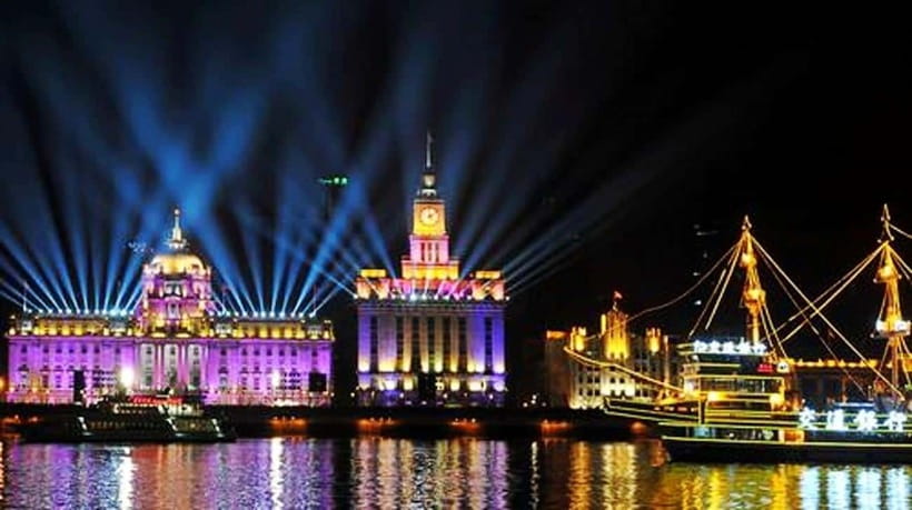 Shanghai Night River Cruise VIP Seat with Authentic Dinner - Why the guide matters on the boat