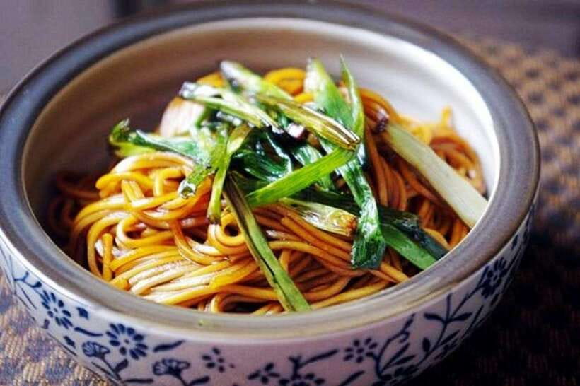 Shanghai Night River Cruise VIP Seat with Authentic Dinner - Practical details that affect the evening