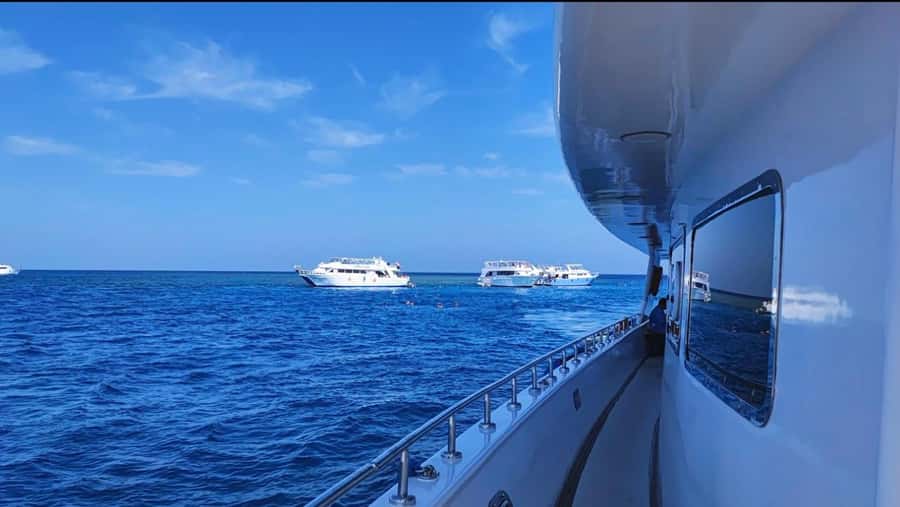 Sharm El-Sheikh: Luxury Ras Mohammed & White Island Cruise - Lunch onboard, with enough food for a long afternoon