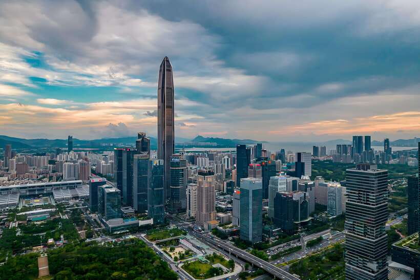 ShenZhen: Tallest Building with Luxury Meal on Highest Floor - The trip up to the 118th floor