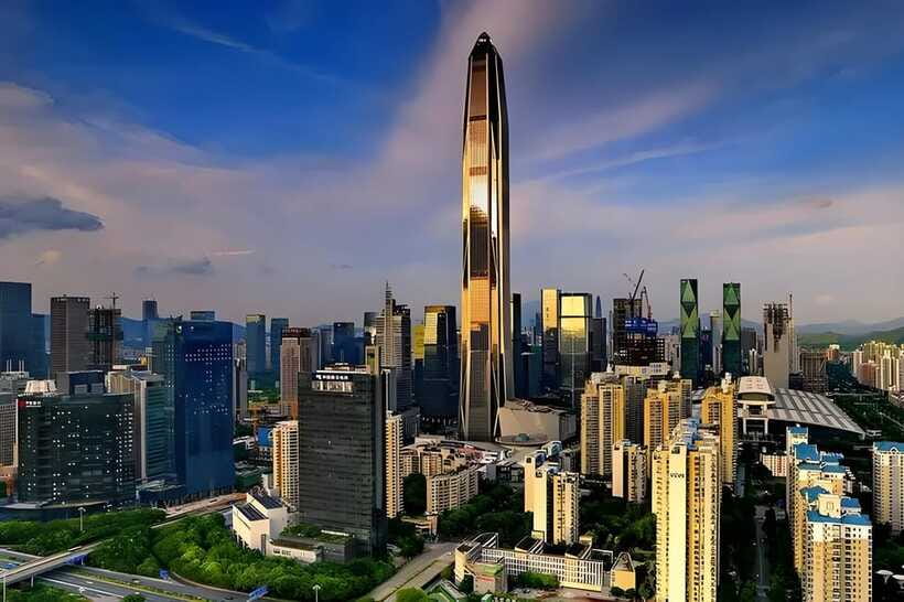ShenZhen: Tallest Building with Luxury Meal on Highest Floor - Private access and the pace of the visit