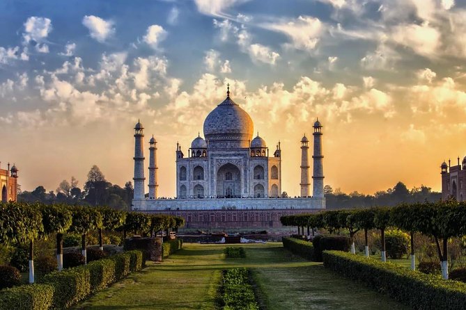 Skip-the-Line Taj Mahal VIP Entrance Tour - Seeing the Taj Mahal from outside first