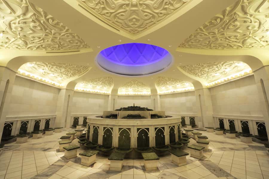 Sport and Luxury in Abu Dhabi: 1-Day Tour from Abu Dhabi - Starting in a Porsche, Cayenne, or Panamera