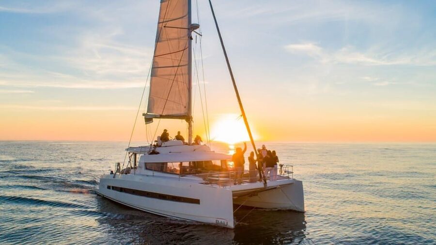 St. Paul's Bay: Half-Day Luxury Catamaran Tour with Drinks - Blue Lagoon: famous water, smarter timing