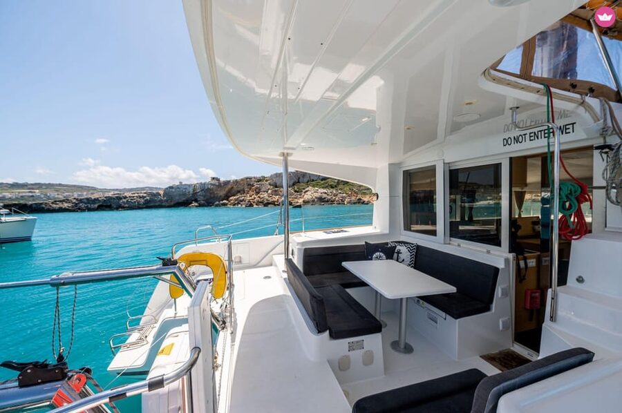 St. Paul's Bay: Half-Day Luxury Catamaran Tour with Drinks - The four-hour rhythm