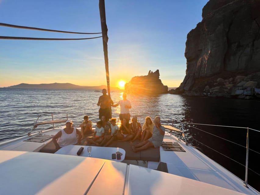 St. Paul's Bay: Half-Day Luxury Catamaran Tour with Drinks - Santa Maria Caves from the water