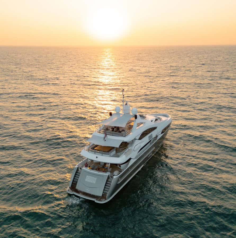 Sunseeker Superyacht: VIP Dinner, Premium Drinks& Live Music - Sunset views of Ain Dubai and Burj Al Arab