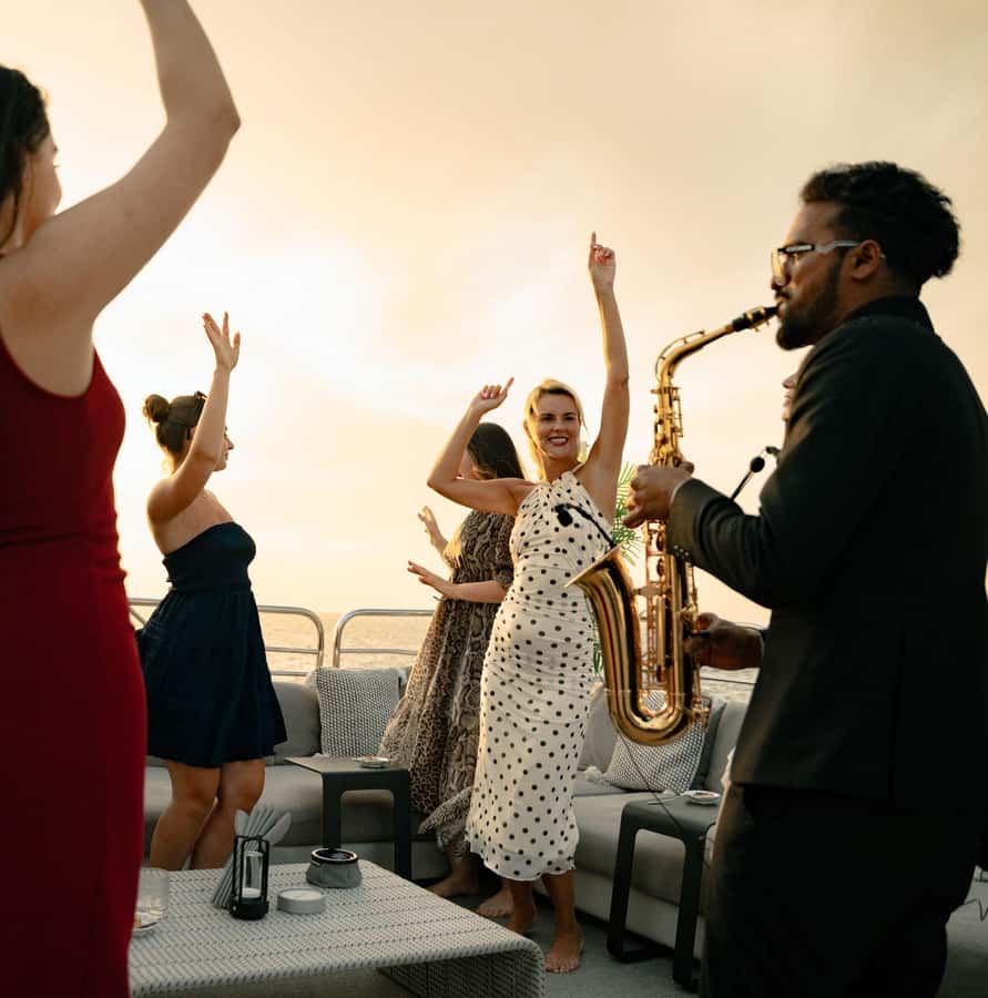 Sunseeker Superyacht: VIP Dinner, Premium Drinks& Live Music - The day cruise and swimming stop