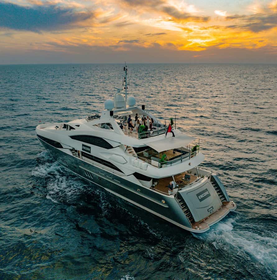 Sunseeker Superyacht: VIP Dinner, Premium Drinks& Live Music - Who will get the most from this cruise