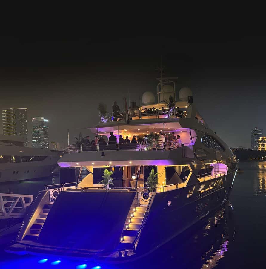 Sunseeker Superyacht: VIP Dinner, Premium Drinks& Live Music - Is $273 a fair price?