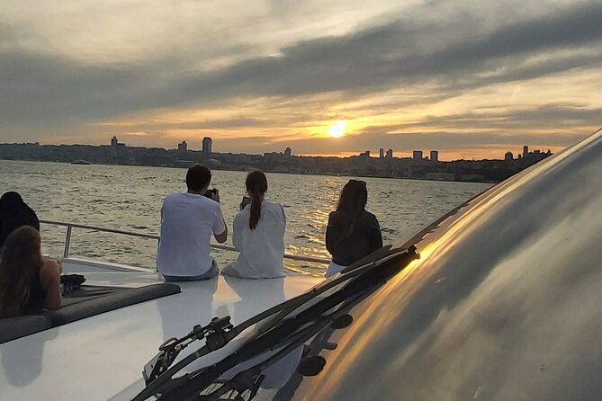Sunset Cruise on Luxury Yacht with Transfers - Kuleli, Üsküdar, and Maiden’s Tower