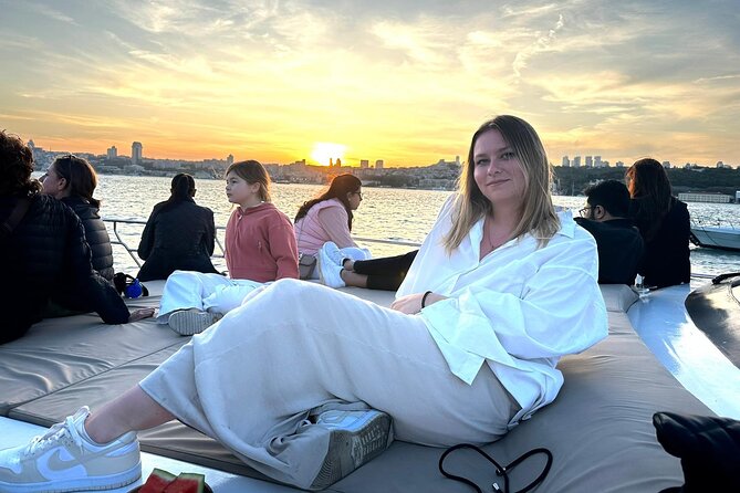 Sunset or Daytime Istanbul Guided Luxury Yacht Cruise with Snacks - Rumeli Fortress and the narrowest part of the strait