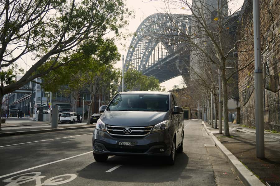 Sydney: City and Bondi Beach Private Luxury Half-Day Tour - Milsons Point and the Harbour Bridge view