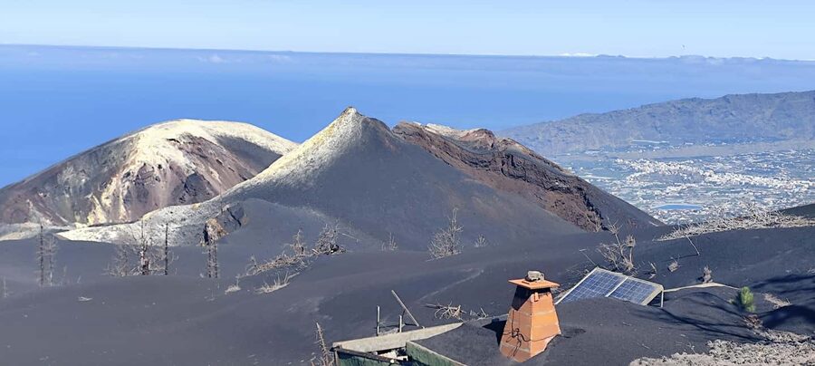 Tajogaite Volcano VIP Experience: Private Tour with a Certified Guide - Crossing the Lava Flows to Llano del Jable