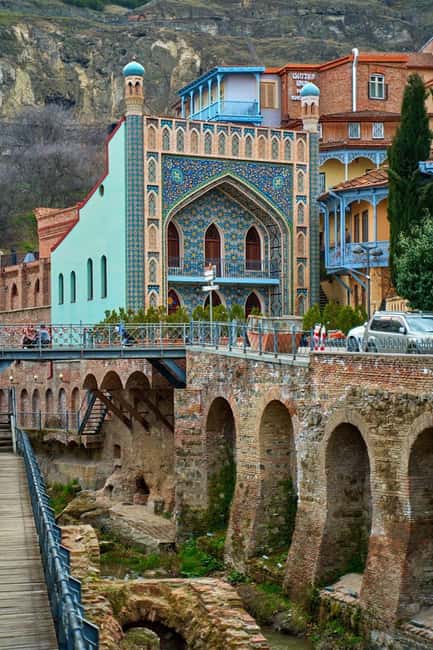 Tbilisi: Luxury Sulfur Bath Ritual with Pickup & Wine - Wine, tea, and the Georgian touch