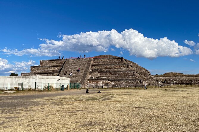 Teotihuacan Pyramids VIP Tour without Commercial Stops - The first view of Teotihuacan