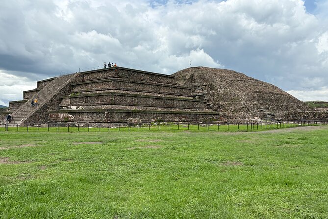 Teotihuacan Pyramids VIP Tour without Commercial Stops - Walking the Avenue of the Dead