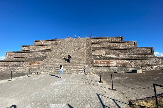 Teotihuacan Pyramids VIP Tour without Commercial Stops - Three hours inside, six hours door to door