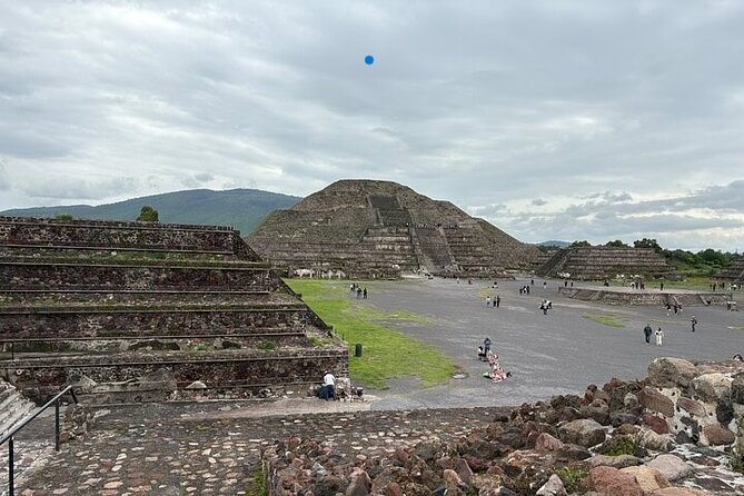 Teotihuacan Pyramids VIP Tour without Commercial Stops - Reaching Teotihuacan from five Mexico City meeting points