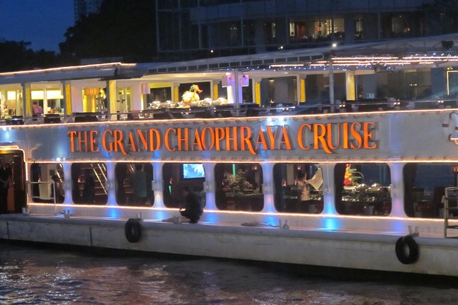 The Chaophraya Cruise : LUXURY 5 STAR Dinner Cruise Program - Live singers and the Thai Greeting Dance
