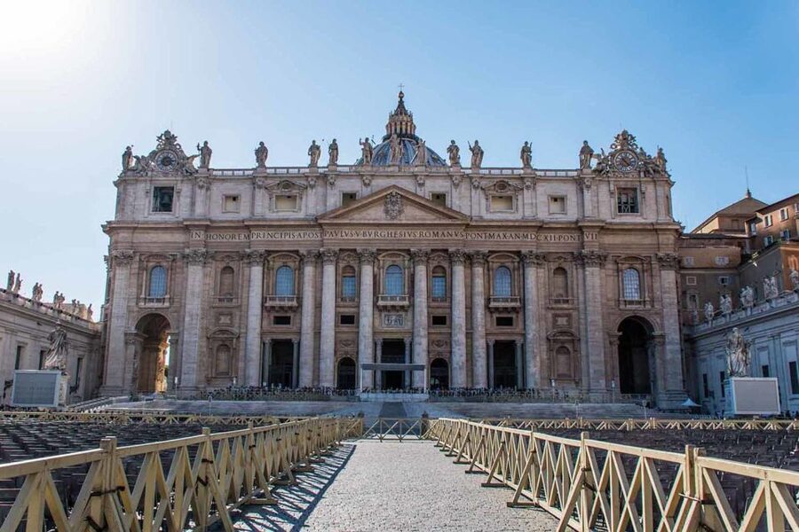 The Vatican: Private VIP Experience Tour - Raphael Rooms and the world of the papal court