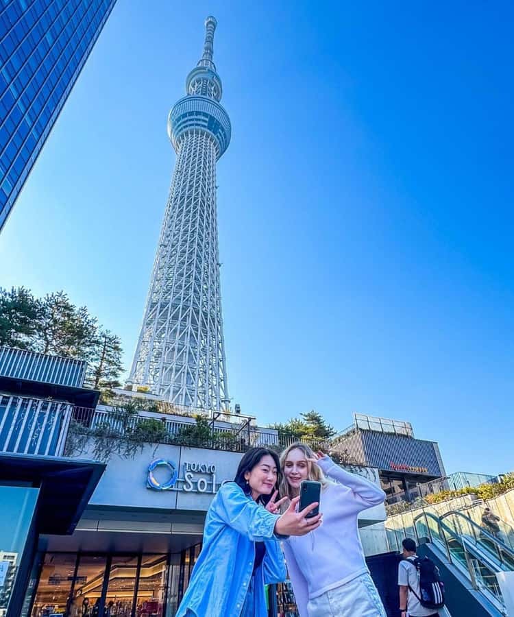 Tokyo Private Tour English Pro Guide By Luxury Vehicle - Ginza and Shinjuku: two different faces of Tokyo