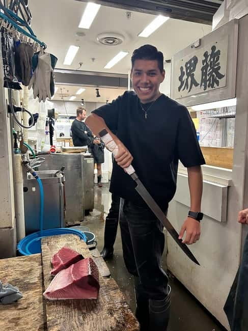 Tokyo Toyosu Tuna Auction + Breakfast (Sushi Dai or Bentomi) - Making the morning run smoothly