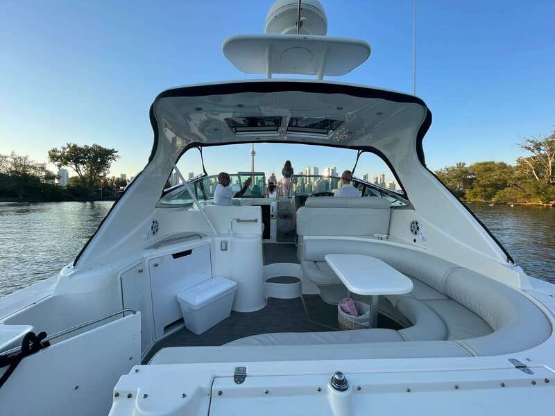 Toronto: Private Luxury Yacht Sightseeing Cruise & Prosecco - Key points to know before you book