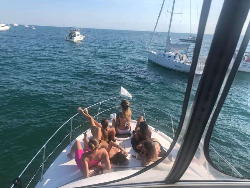 Toronto: Private Luxury Yacht Sightseeing Cruise & Prosecco - Toronto Islands, lagoons, and Gibraltar Point Lighthouse