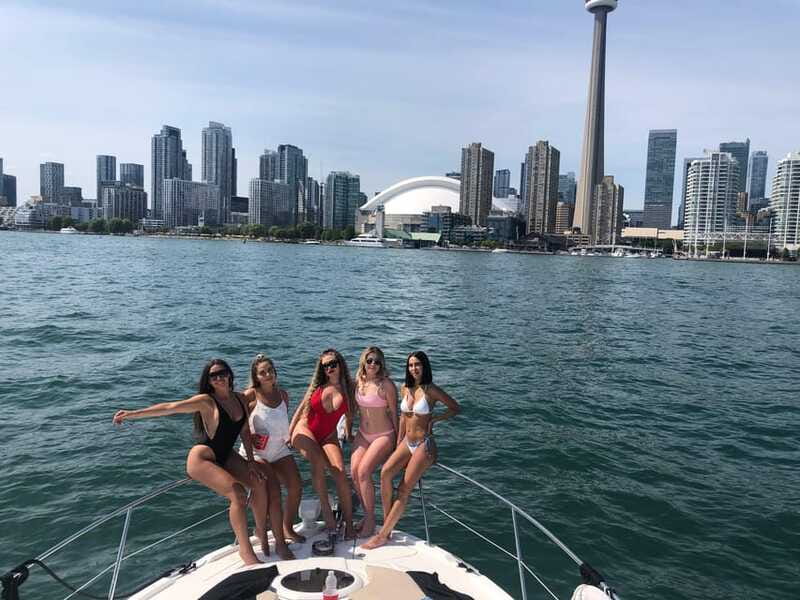 Toronto: Private Luxury Yacht Sightseeing Cruise & Prosecco - How much value do you get for $109?
