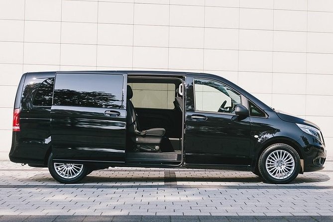 Transfer in Luxury Mercedes Benz Minivan - Picking the correct destination zone