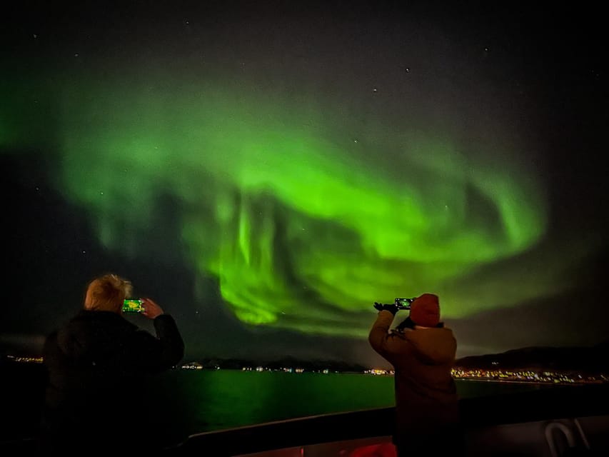 Tromso: Luxury Northern Lights Cruise with Hot Tub & Dinner - The hot tub: memorable, but not fully private