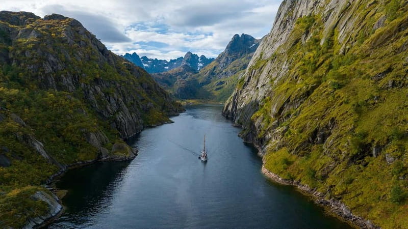 Tromsø: Luxury Summer Fjord Cruise with Lunch & Hot Tub - Sailing south toward Balsfjord
