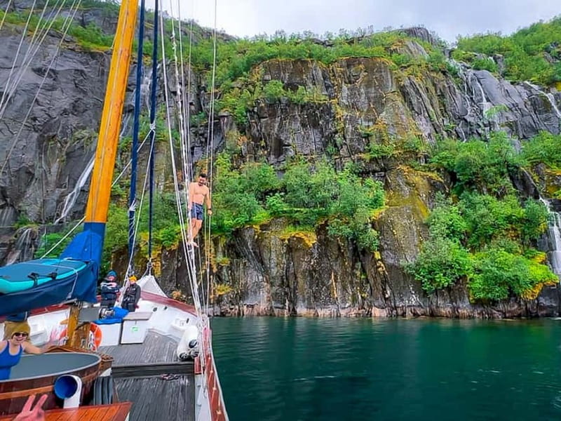 Tromsø: Luxury Summer Fjord Cruise with Lunch & Hot Tub - What four hours feels like onboard