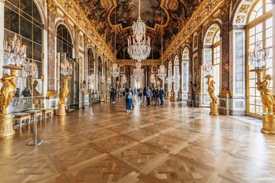 Versailles: Entry ticket & Private Apartments VIP Tour - What the 90 minutes really gives you