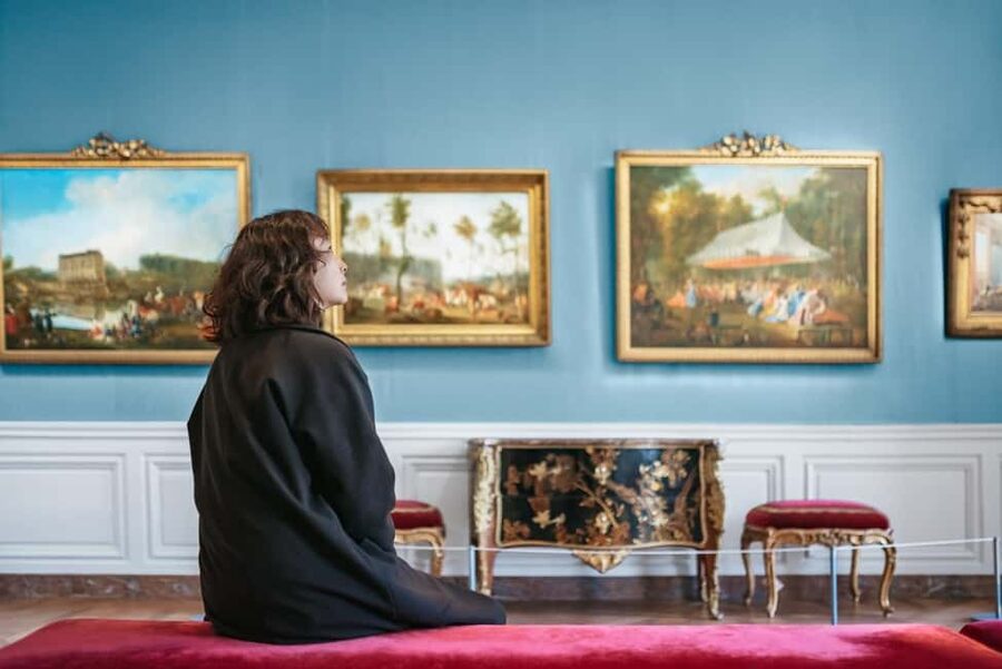 Versailles: Entry ticket & Private Apartments VIP Tour - Inside the apartments of Louis XV and Louis XVI