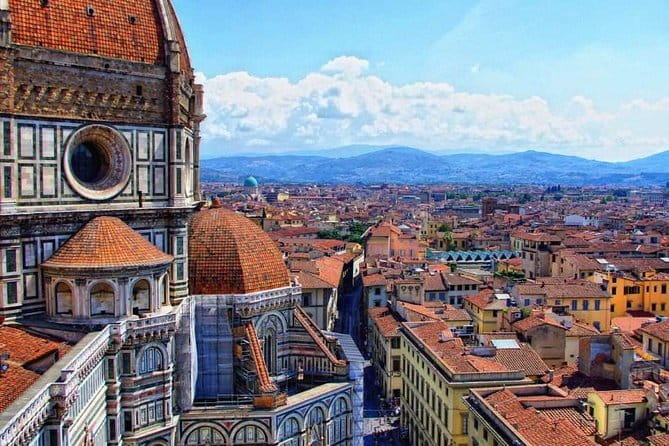 VIP Brunello Montalcino, Montepulciano & Val d'Orcia with Lunch - Montepulciano, steep streets and historic cellars