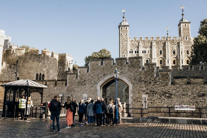 VIP Early Access Opening Ceremony Tower of London & River Cruise - Meeting the Tower ravens