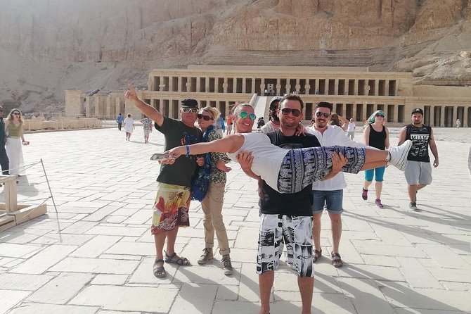 VIP Luxor Day Tour from Hurghada, Small group the top operator - Crossing the Nile and eating on the east bank